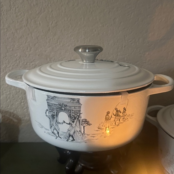 Limited Edition  Sheila Bridges Le Creuset Cast Iron Dutch Oven - Picture 5 of 5